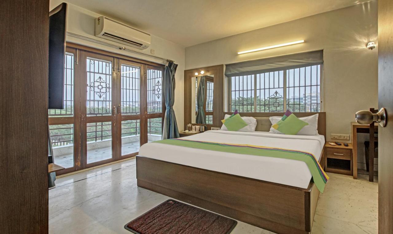 Treebo Sreemaa Newtown Hotel Panchuria Bagian luar foto