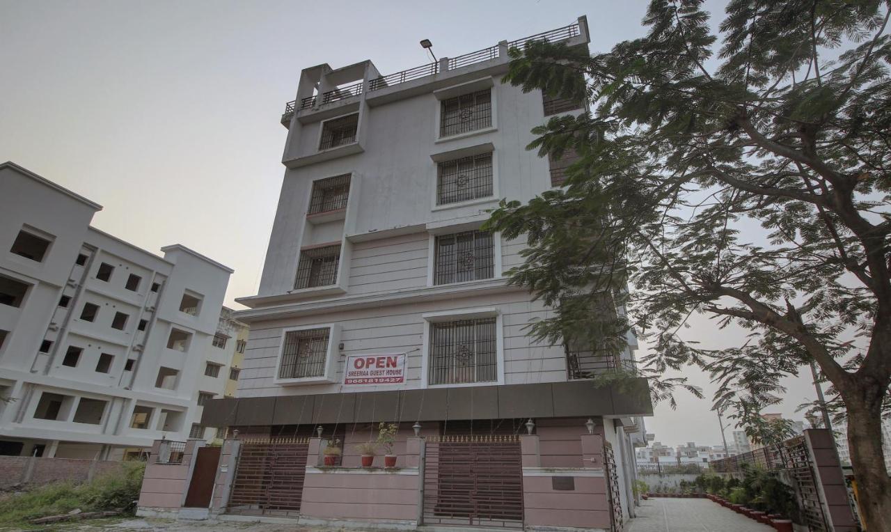 Treebo Sreemaa Newtown Hotel Panchuria Bagian luar foto