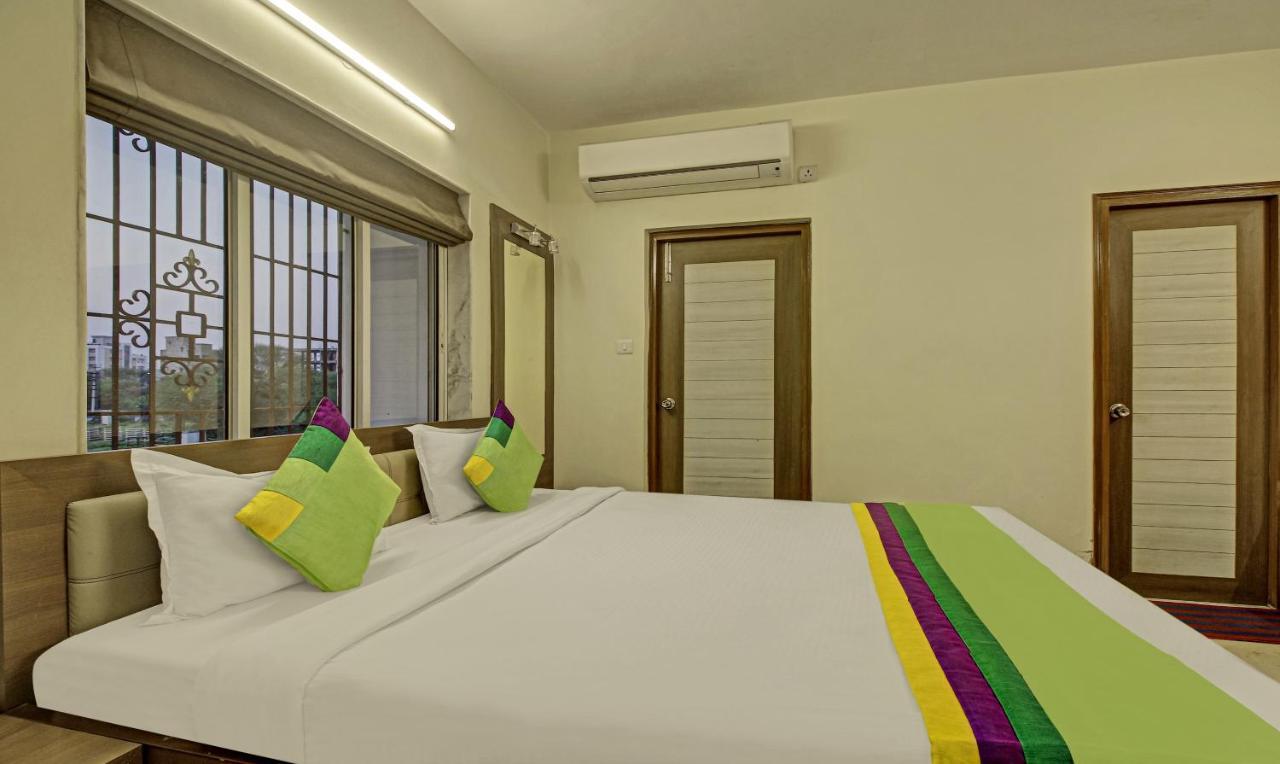 Treebo Sreemaa Newtown Hotel Panchuria Bagian luar foto