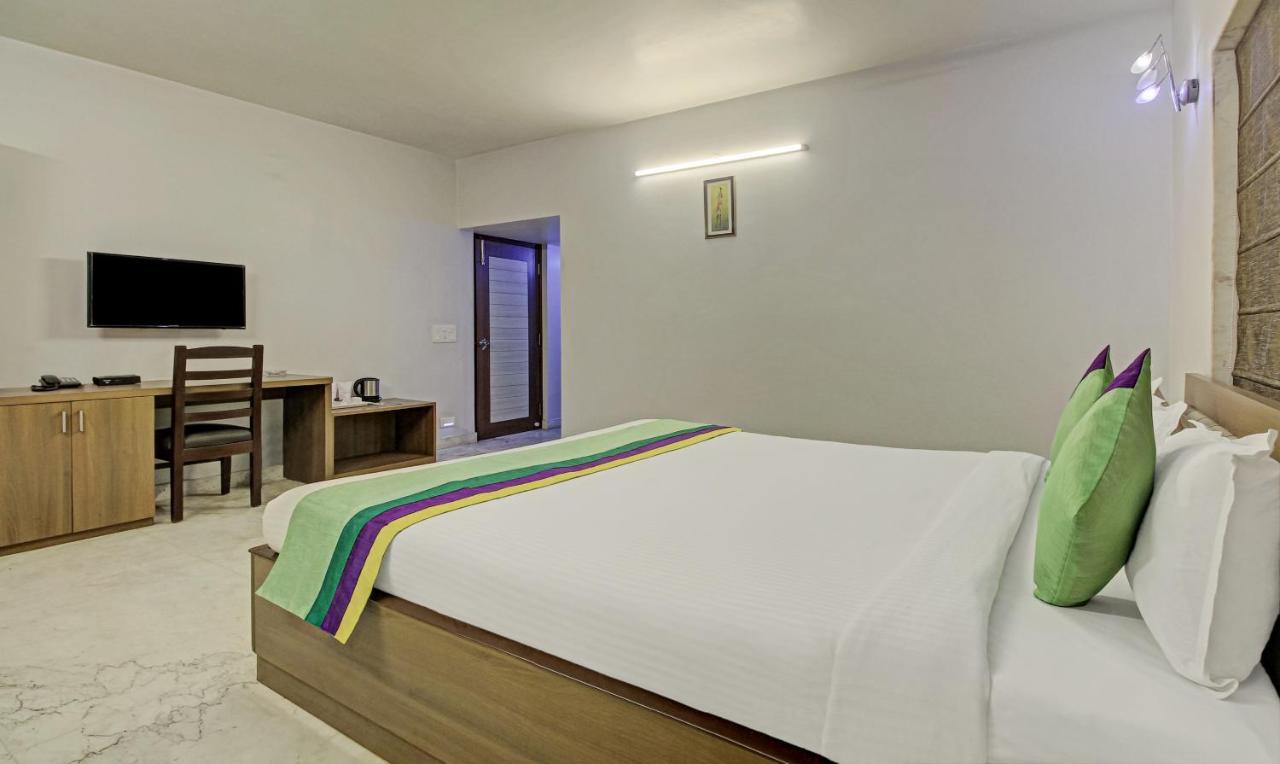 Treebo Sreemaa Newtown Hotel Panchuria Bagian luar foto