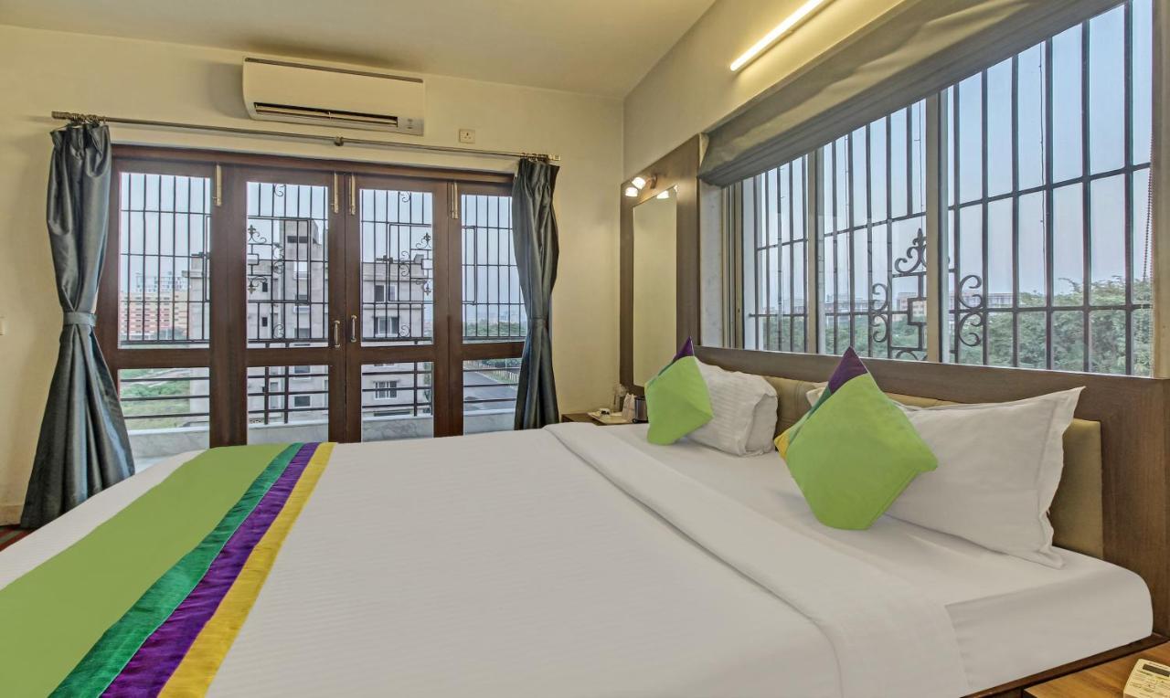 Treebo Sreemaa Newtown Hotel Panchuria Bagian luar foto