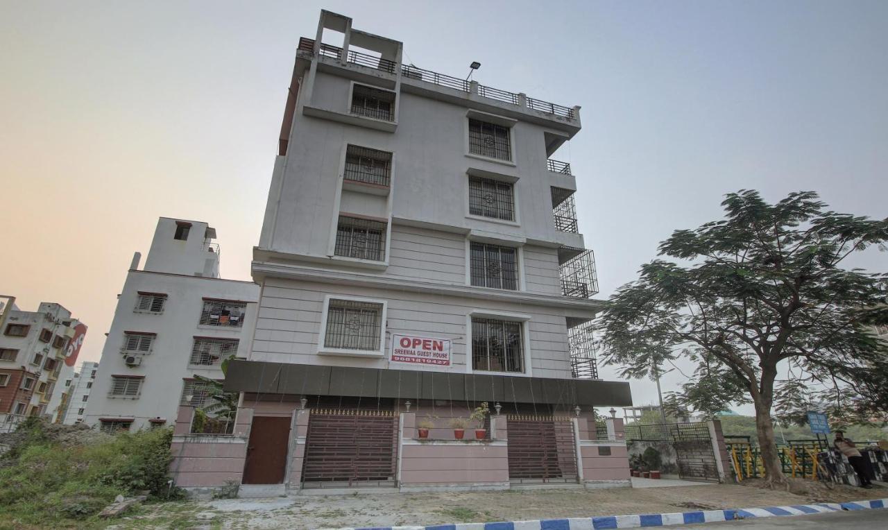 Treebo Sreemaa Newtown Hotel Panchuria Bagian luar foto