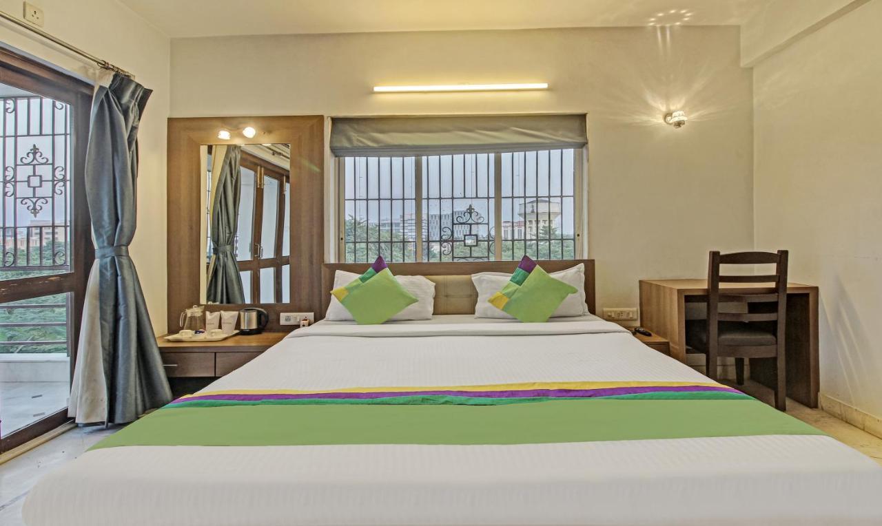 Treebo Sreemaa Newtown Hotel Panchuria Bagian luar foto