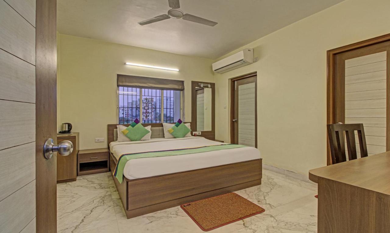 Treebo Sreemaa Newtown Hotel Panchuria Bagian luar foto